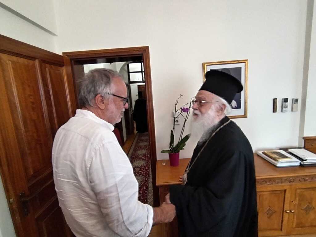 Andrea Riccardi ontmoet aartsbisschop Anastasios en de psychiatrische patiënten van de 